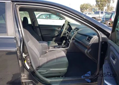 2017 Toyota Camry Le z USA, uszkodzony, nr VIN 4T1BF1FK3HU374074